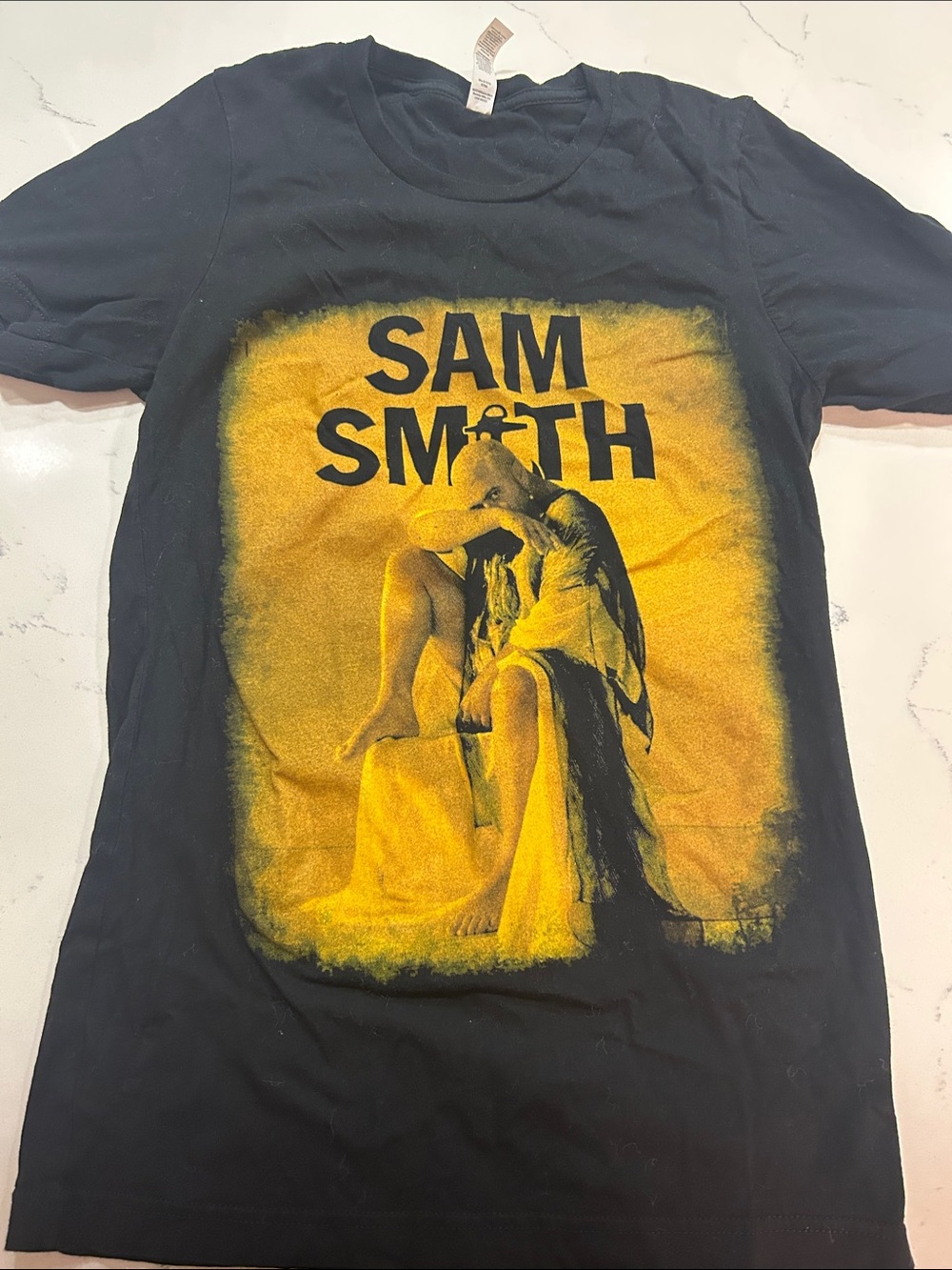 Sam Smith Black T-Shirt with Yellow Graphic size small